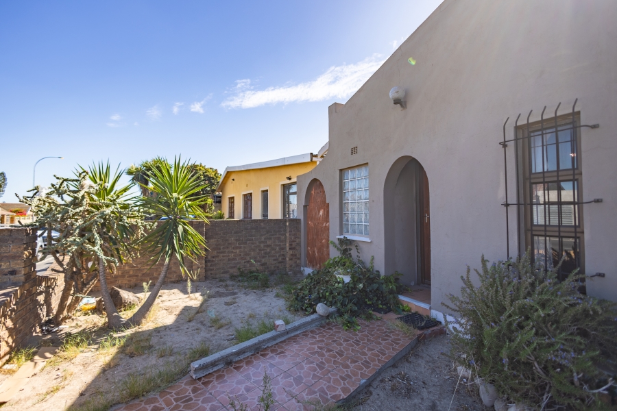 3 Bedroom Property for Sale in Uitsig Western Cape